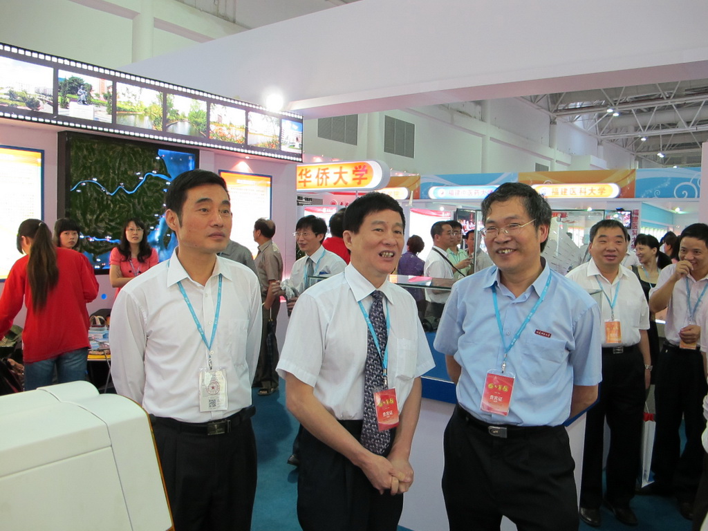 郑传芳书记到江南（中国）展馆指导